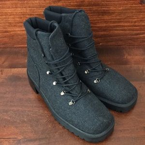 NWOT Stuart Weitzman Treking Flagor GoreTex Boots